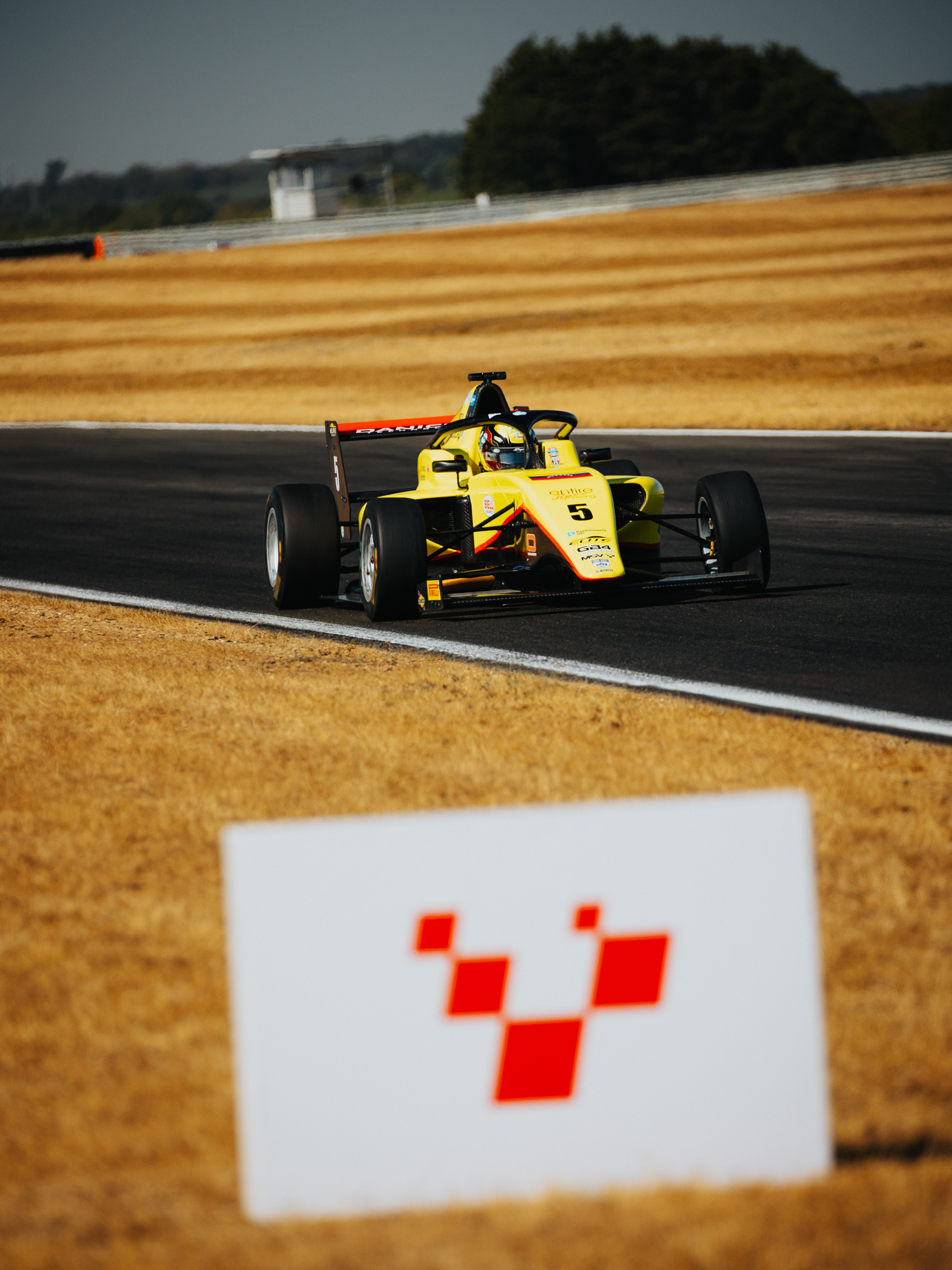 Del Grosso GB4 car Snetterton green light